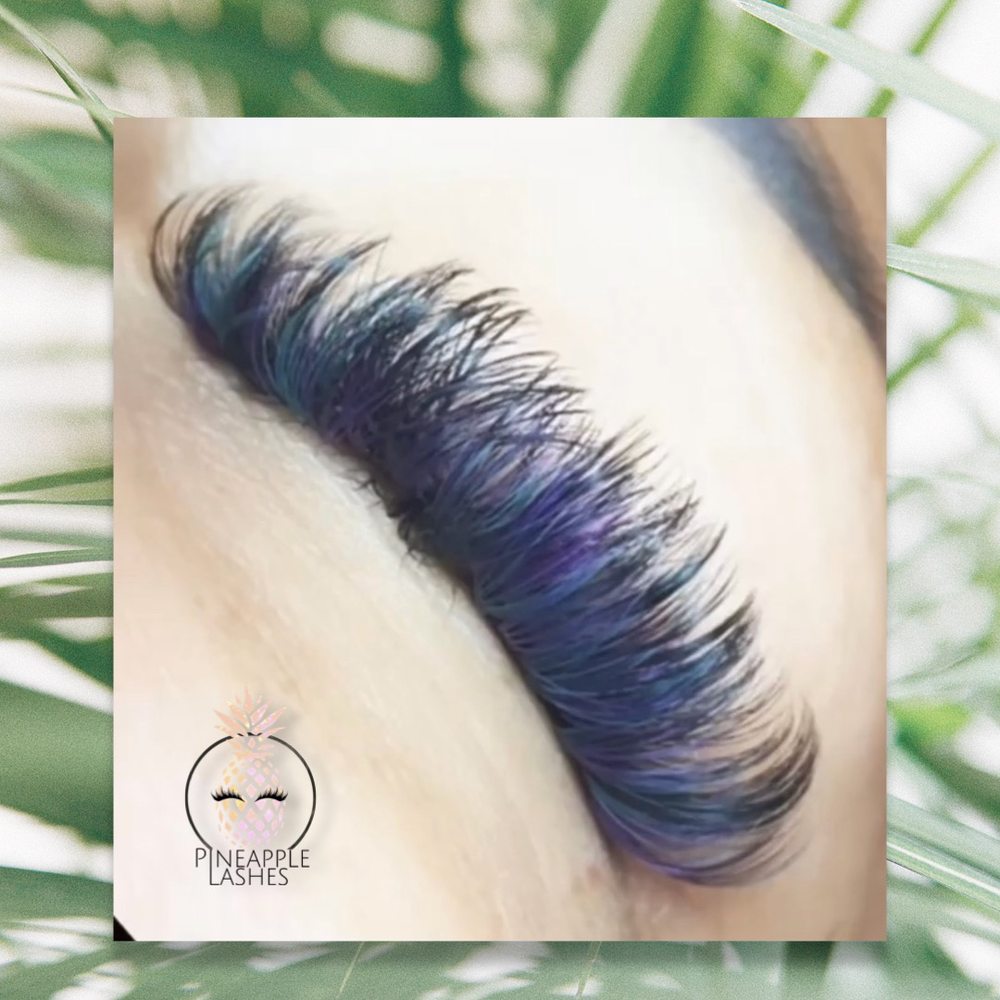 Pineapple Lashes Logo