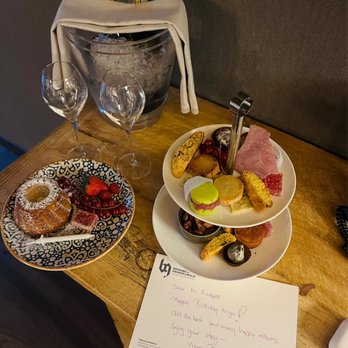 BERGWELT GRINDELWALD | ALPINE DESIGN RESORT - Arrived with this as a birthday surprise - Hotels Near Me - Grindelwald, BE