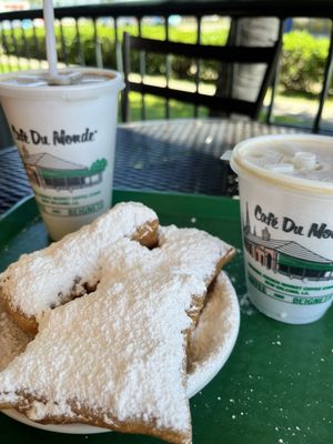 Cafe Du Monde by null