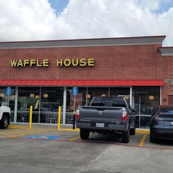 Waffle House - Packed but fast service