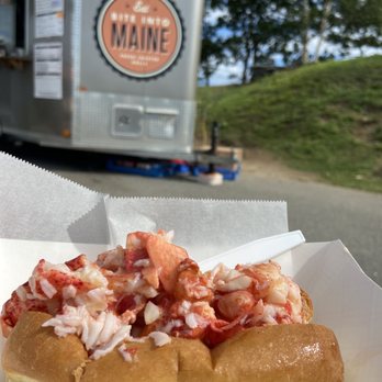 Bite Into Maine - Large (6 oz) CT roll - Seafood Near Me - Cape Elizabeth, Maine