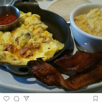 Oddfellows - Bacon, grits, and skillet - Breakfast & Brunch Near Me - Dallas, Texas