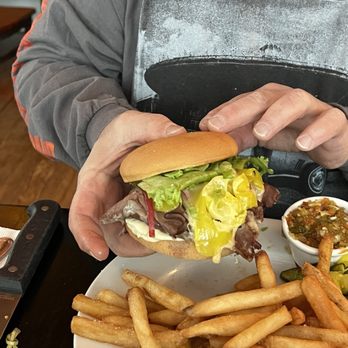 Krista's - Roast beef on a gluten-free bun - New American Near Me - Cornish, Maine