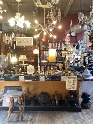 Hippo Hardware & Trading Co by null