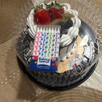 Surtidoras Bakery - They put the cake in this container, which when I got home the cake was in good condition - Bakeries Near Me - Tacoma, Washington Surtidoras Bakery - They put the cake in this container, which when I got home the cake was in good condition - Bakeries Near Me - Tacoma, Washington
