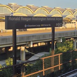 Ronald Reagan Washington National Airport Metro Station - Signage for station