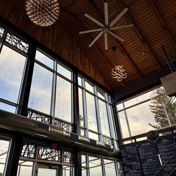 The Bird's Nest - High ceilings - Pizza Near Me - Estes Park, Colorado