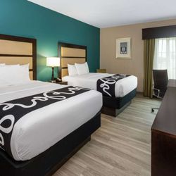 La Quinta by Wyndham Durant - Guest room