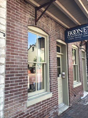 Boone's Colonial Inn by null