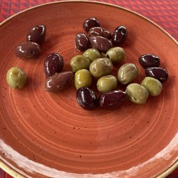 Isola Bella - Side olives, amazzzzing!