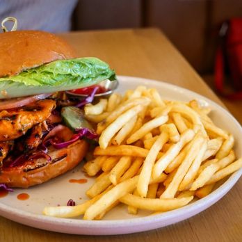 Hatch 44 Cafe - The spicy chick - Cafes Near Me - Metuchen, New Jersey