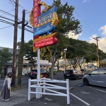 Leonard's Bakery - Bakeries Near Me - Honolulu, Hawaii