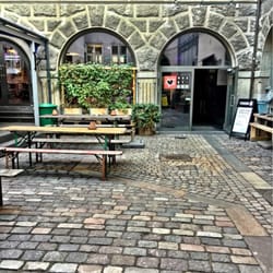Bastard Café - Udepladser