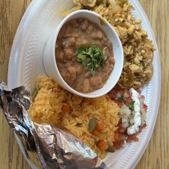 Cylantro's - Lunch Special with chicken - Venezuelan Near Me - Kennesaw, Georgia Cylantro's - Lunch Special with chicken - Venezuelan Near Me - Kennesaw, Georgia