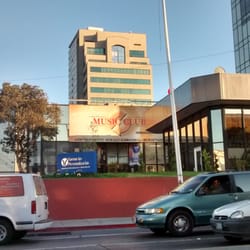 Music Club - La entrada desde el blvd.