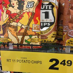Food Lion - Hot Mamma Zuma's Revenge -- chips potato -- Virginia local brand!!!  Mmmmmmm.