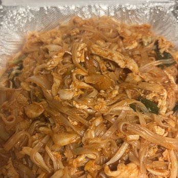 Mali Thai Bistro - Chicken Pad Thai - Thai Near Me - Lee's Summit, Missouri