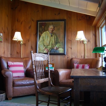 The Island Inn - The reading room. - Hotels Near Me - Monhegan, Maine