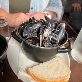 Isles Inn - Muscles - Pubs Near Me - Portree, HLD Isles Inn - Muscles - Pubs Near Me - Portree, HLD