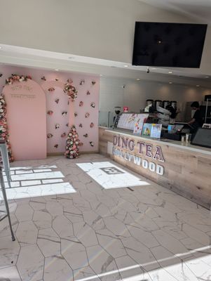 New Hollywood Plaza by null