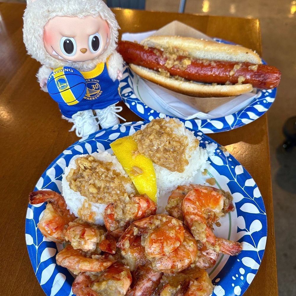 Giovanni’s Shrimp - A Shrimp Scampi plate n' garlic dog. - Seafood Near Me - Honolulu, Hawaii Giovanni’s Shrimp - A Shrimp Scampi plate n' garlic dog. - Seafood Near Me - Honolulu, Hawaii