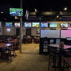The Hub Grill and Bar - Great place to catch a game, lots of inside seating
