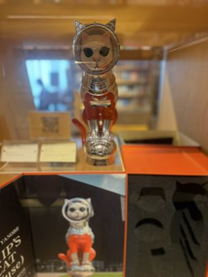 GINZA TSUTAYA BOOKS by null