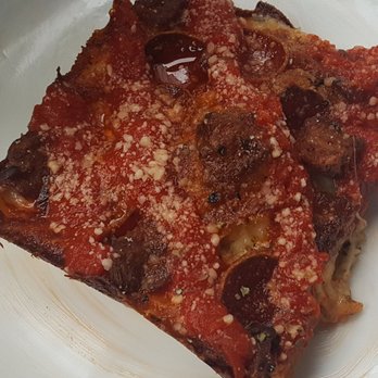 MOTO - One slice of Kissd (4/16/22) - Pizza Near Me - Seattle, Washington
