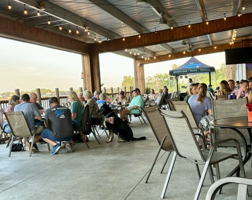 THE WEEKEND LAKESIDE BAR & GRILL - Updated June 2026 - 32 Photos & 14
