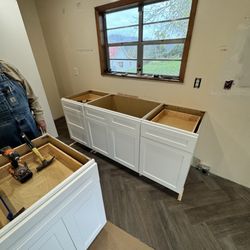 Oakes Salvage Freight - Kitchen cabinet
