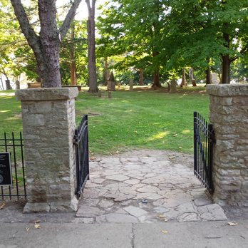 Old Fort Niagara - Cemetery entrance - just about 400 ft away from the Visitor's center and its parking lot on the right - Landmarks & Historical Buildings Near Me - Youngstown, New York