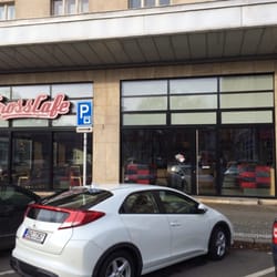 CrossCafe Gočárova - Pohled z venku