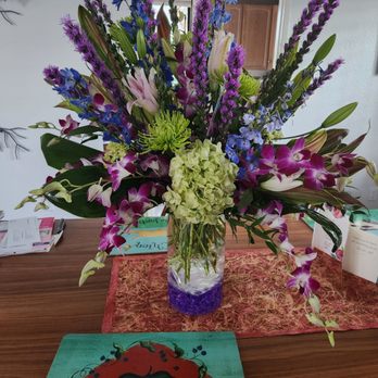 Rancho Mirage Florist - beautiful flowers in a vase - Florists Near Me - Rancho Mirage, California