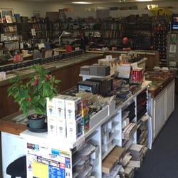 Candl Coins & Stamps & Sports Cards - The shop at a glanace