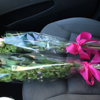 Effusive Flowers - Single Roses with extras - Florists Near Me - Beverly Hills, California Effusive Flowers - Single Roses with extras - Florists Near Me - Beverly Hills, California