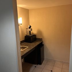 Holiday Inn Daytona Beach LPGA BLVD - Kitchenette area