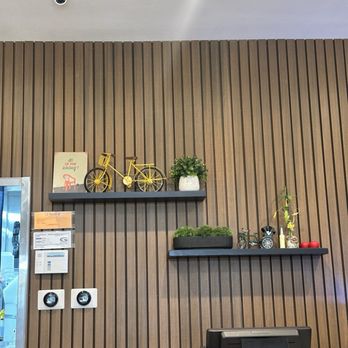 Quan Nhii - Interior - Vietnamese Near Me - Westminster, California