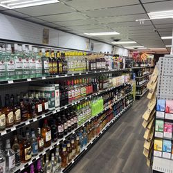Delavan Liquor & Smoke