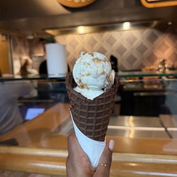 Salt & Straw - Split Single Scoop Double Fold Vanilla and Sea Salt with Caramel Ribbons in a Chocolate waffle cone - Ice Cream & Frozen Yogurt Near Me - Orlando, Florida Salt & Straw - Split Single Scoop Double Fold Vanilla and Sea Salt with Caramel Ribbons in a Chocolate waffle cone - Ice Cream & Frozen Yogurt Near Me - Orlando, Florida
