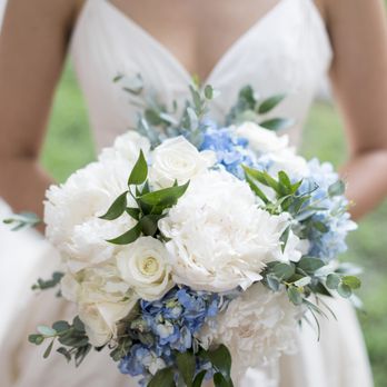 Centre Pieces Design - Florists Near Me - Newton, Massachusetts