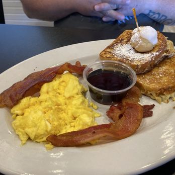 Maple Leaf Diner - American Near Me - Dallas, Texas