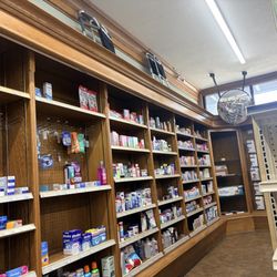 Highland Pharmacy - Shelves