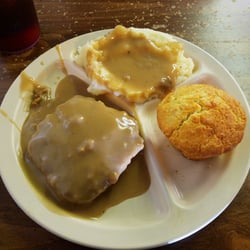 Hoschton Cafe - Steak and gravy, mashed taters and a cornbread muffin