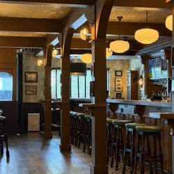 Murray's Tavern - Interior bar seating