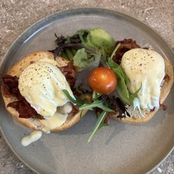 Locals - Eggs Benny