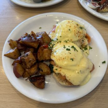 Cafe Belen - Salmon Benedicts - Breakfast & Brunch Near Me - Los Angeles, California