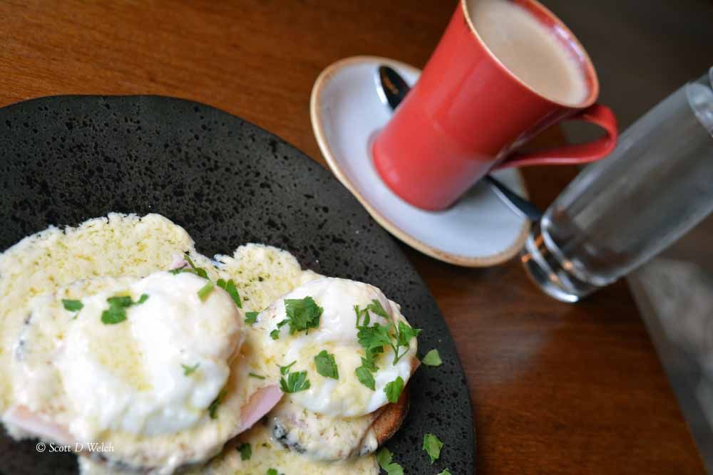 LONDON ROAD BAR & GRILL 6062 London Road, East Grinstead, West