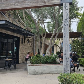 C'est Si Bon Bakery - Outdoor dining - Bakeries Near Me - Newport Beach, California