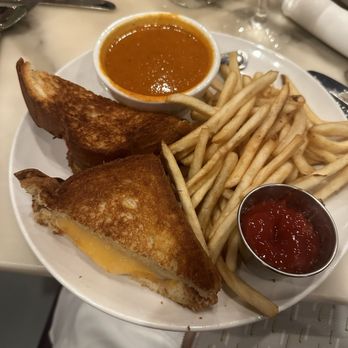 Cyrano's - Grilled cheese - Desserts Near Me - Saint Louis, Missouri