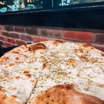 Grimaldi's Pizzeria - White with garlic pizza. NO SAUCE - Pizza Near Me - Houston, Texas Grimaldi's Pizzeria - White with garlic pizza. NO SAUCE - Pizza Near Me - Houston, Texas